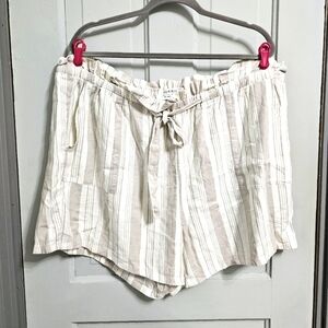 Torrid 5 Inch Pull-On Studio Luxe Ponte Mid-Rise Paperbag Waist Short